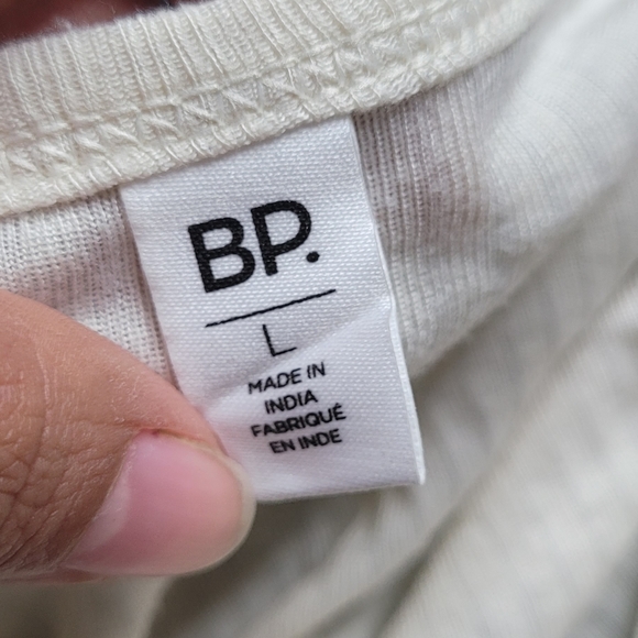 NWOT BP V Neck Top with front tie Beigue Size Large - Picture 2 of 3